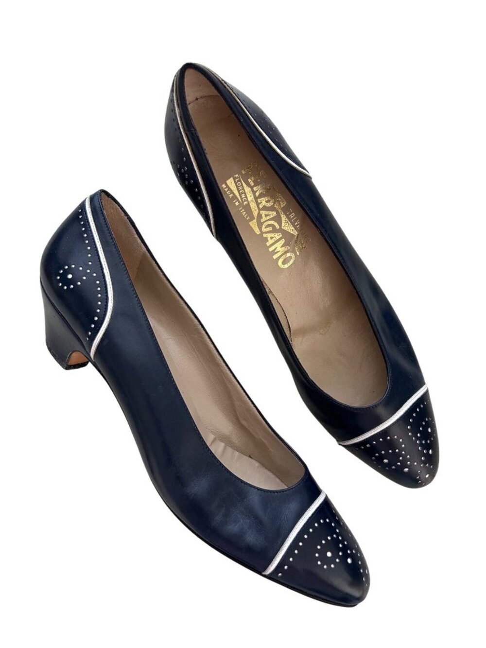 Salvatore Ferragamo Womens Sz 8 AA Navy Leather Perforated Pumps Made In Italy